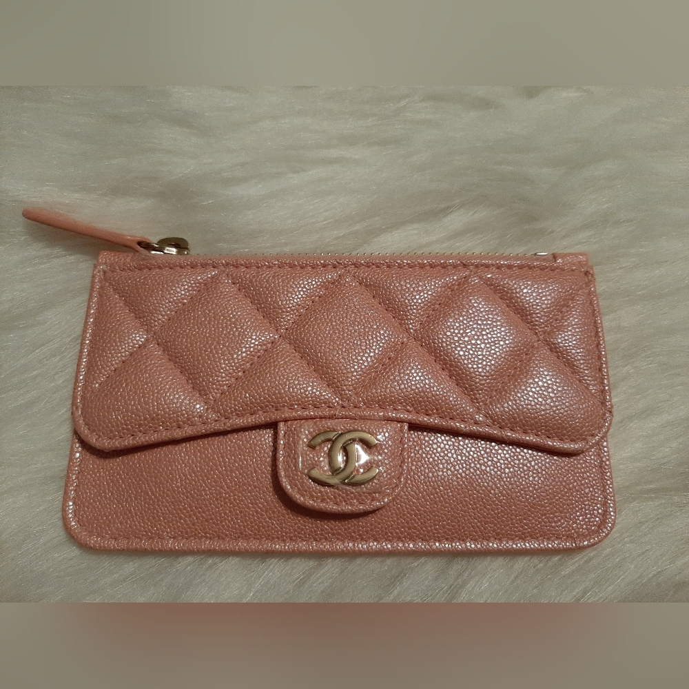 🔥(SOLD) CHANEL•19S Iridescent Pink Matelasse Flap Card Holder Zip Pouch